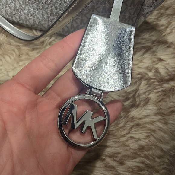 Michael Kors Jet Set Travel Large Chain Shoulder Tote Bag - Picture 6 of 12